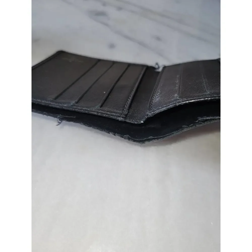Authentic Louis Vuitton epi folding wallet. CA0095